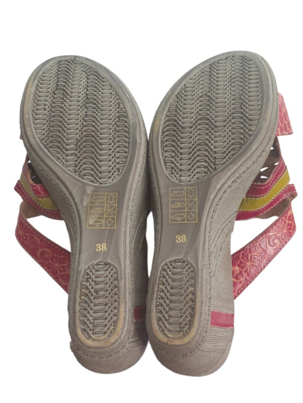 L'ATISTE Red Floral Embroidered Wedge Sandals Size 8 EU 38 - Picture 9 of 11